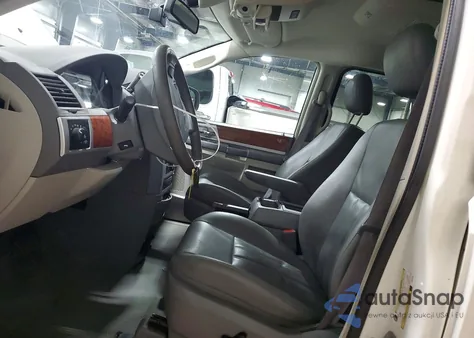 2009 Chrysler Town & Country Touring z USA, uszkodzony, nr VIN 2A8HR54119R615953